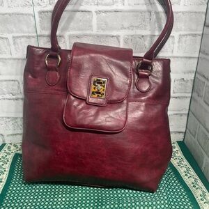 Liz Claiborne Burgundy Tote Bag. Shoulder purse. Pre-owned. Worn corners.